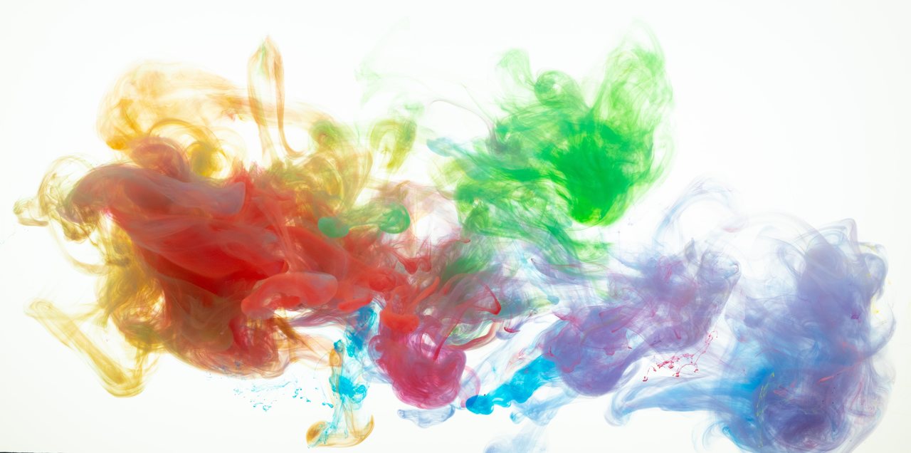 manchas de color sobre fondo blanco
